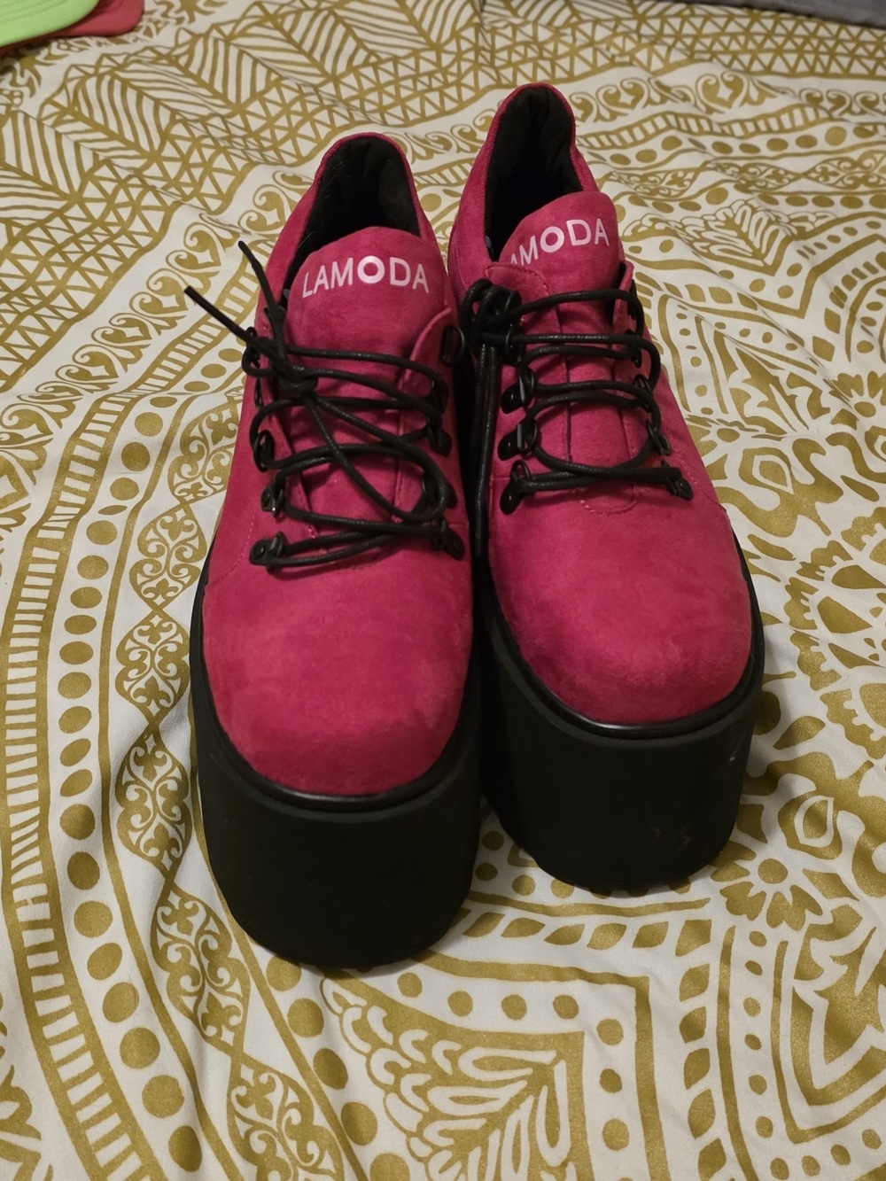Moda Fuchsia Platform Lace-Up Shoes with Black Soles